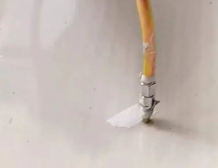 顺平瓷砖空鼓维修公司专业解答在瓷砖铺贴过程中，如果使用的砂料过粗（如全部使用了粗砂），可能会导致以下问题